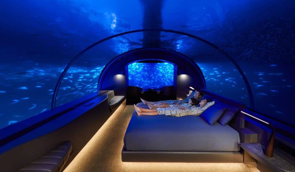 underwater-bedroom-night-1024x599