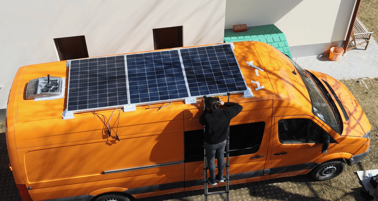 camperizzare van - installare i pannelli solari sul furgone camperizzato