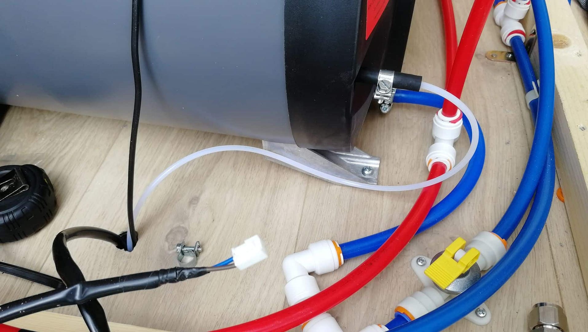 JP Heater riscaldatore per camper - passare il tubo del gasolio dal pavimento