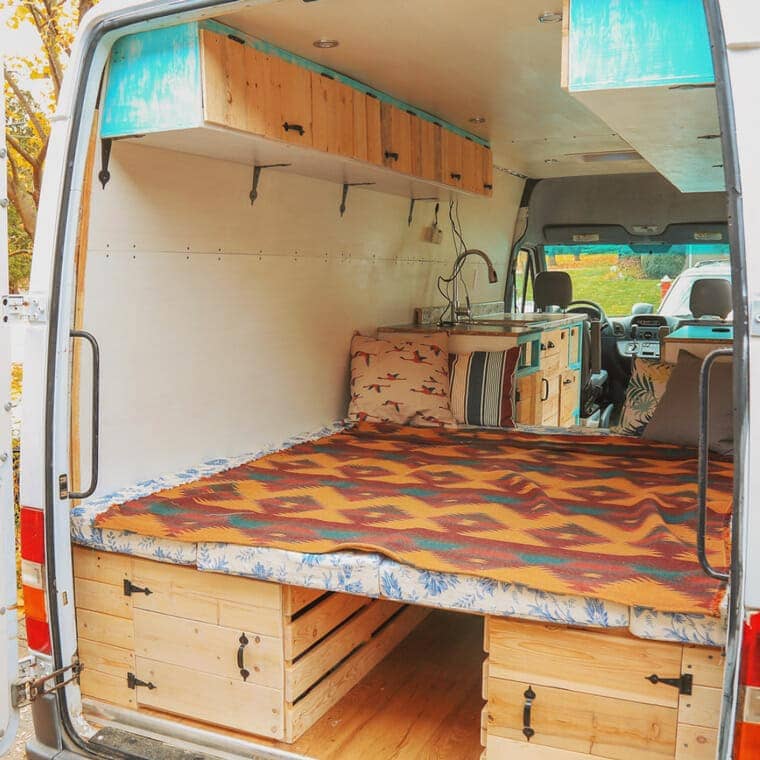 camper bed with sofas - diy opening benches